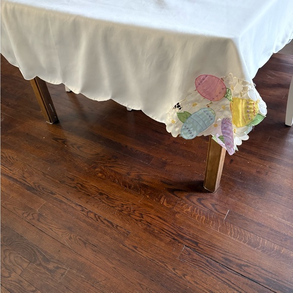 Floral Embroidered Tablecloth - Picture 2 of 3